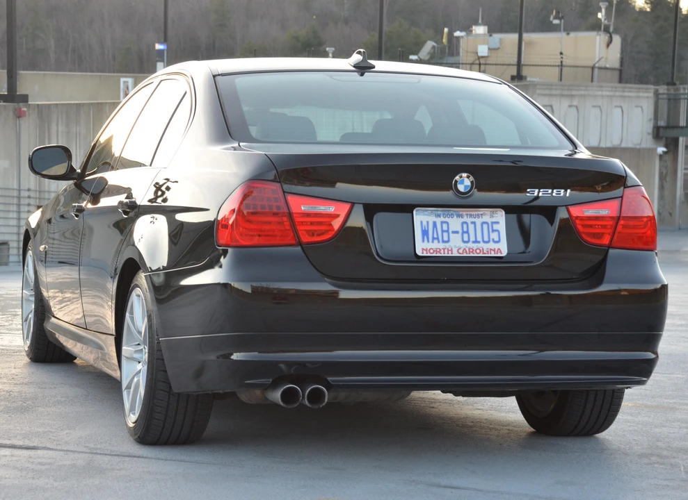 2011 BMW E90 3 Series Sedan - Image 10 of 21