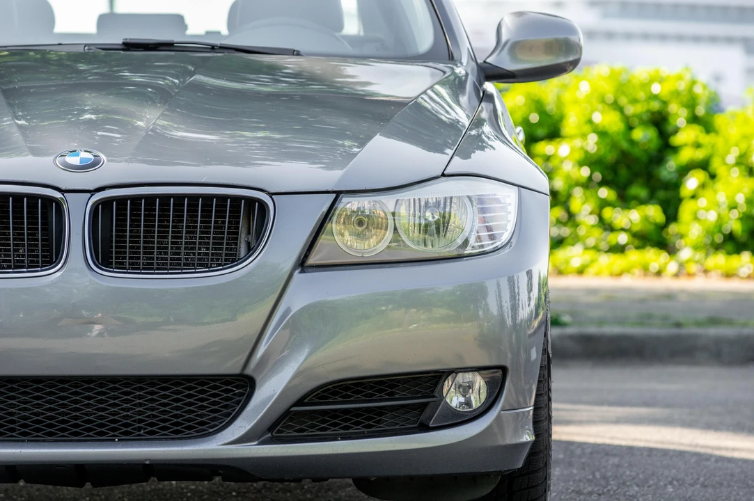 2011 BMW E90 3 Series Sedan - Image 14 of 31