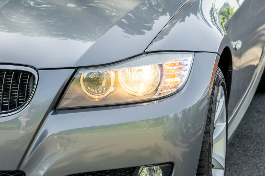 2011 BMW E90 3 Series Sedan - Image 15 of 31