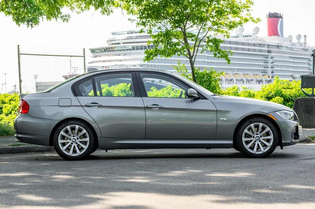 2011 BMW E90 3 Series Sedan - Image 10 of 31