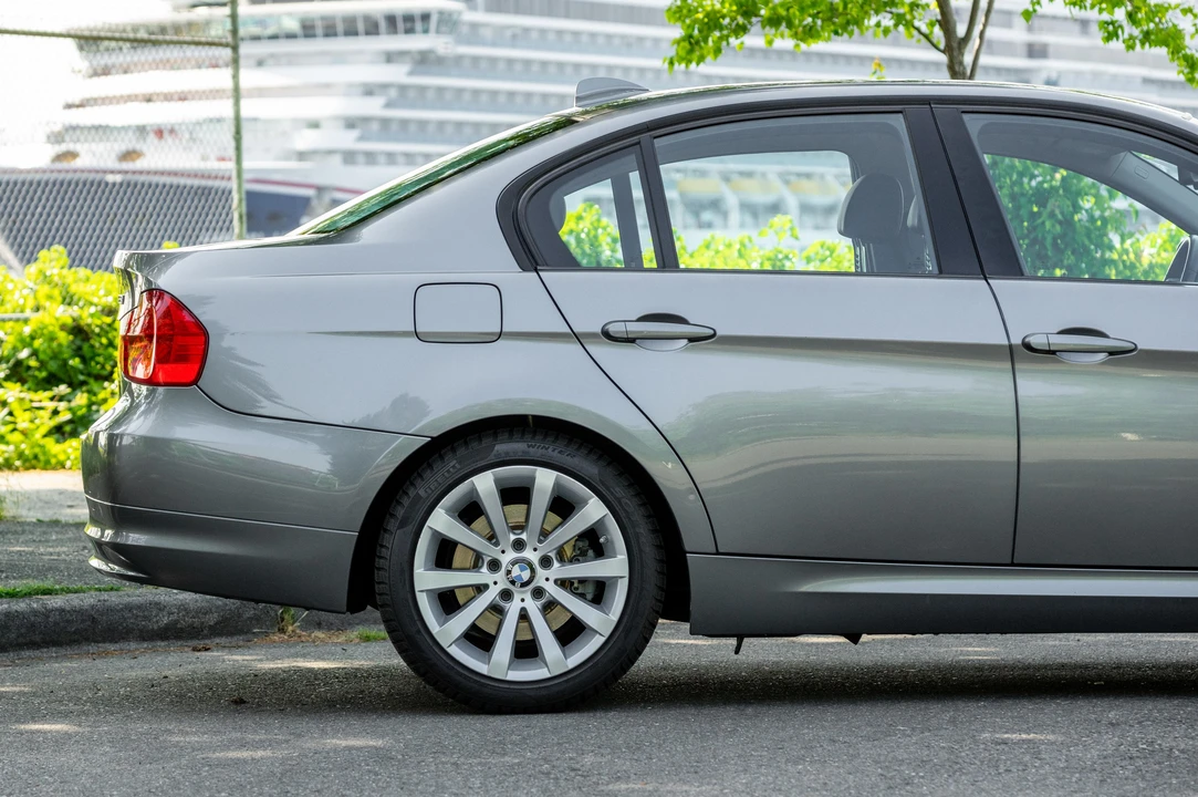 2011 BMW E90 3 Series Sedan - Image 25 of 31