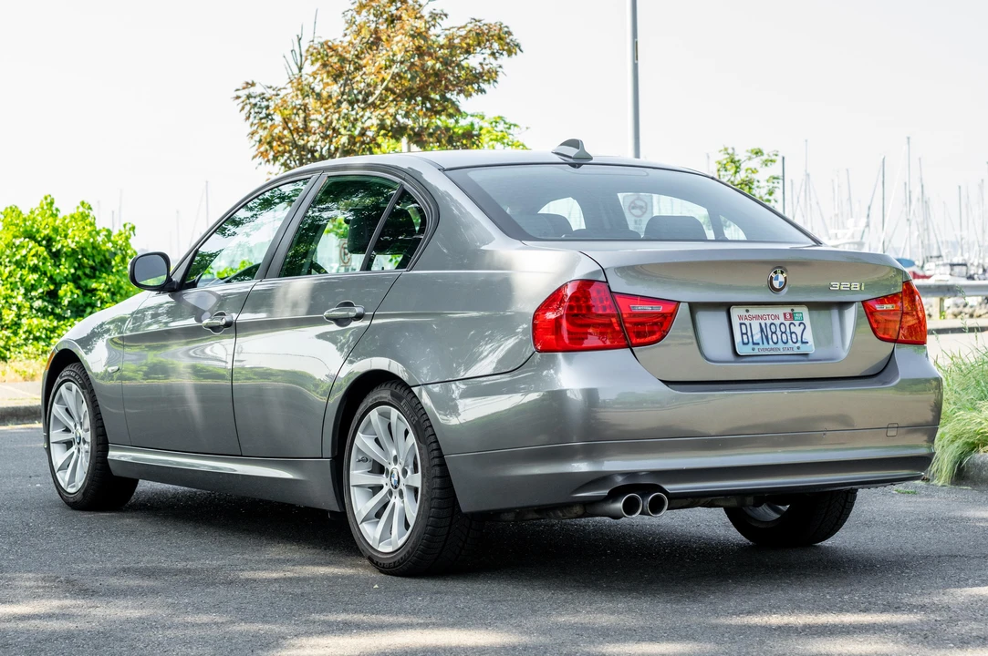 2011 BMW E90 3 Series Sedan - Image 8 of 31