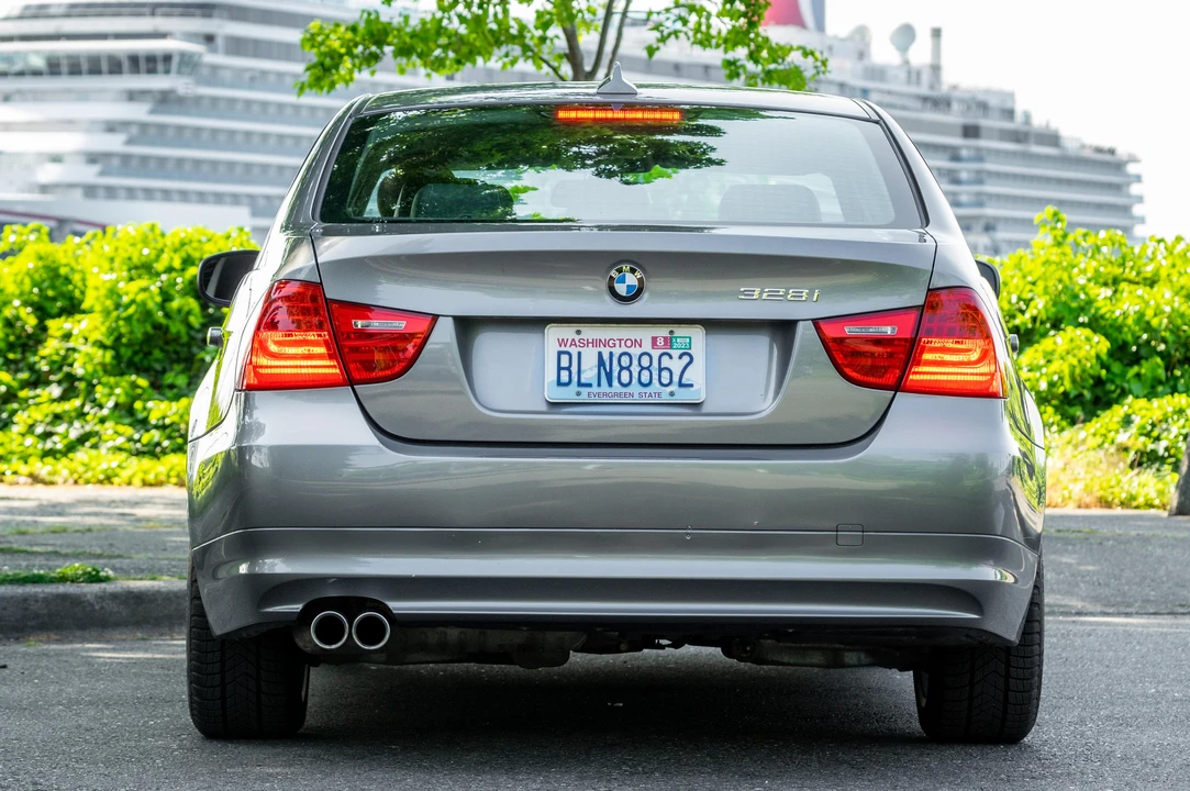 2011 BMW E90 3 Series Sedan - Image 9 of 31