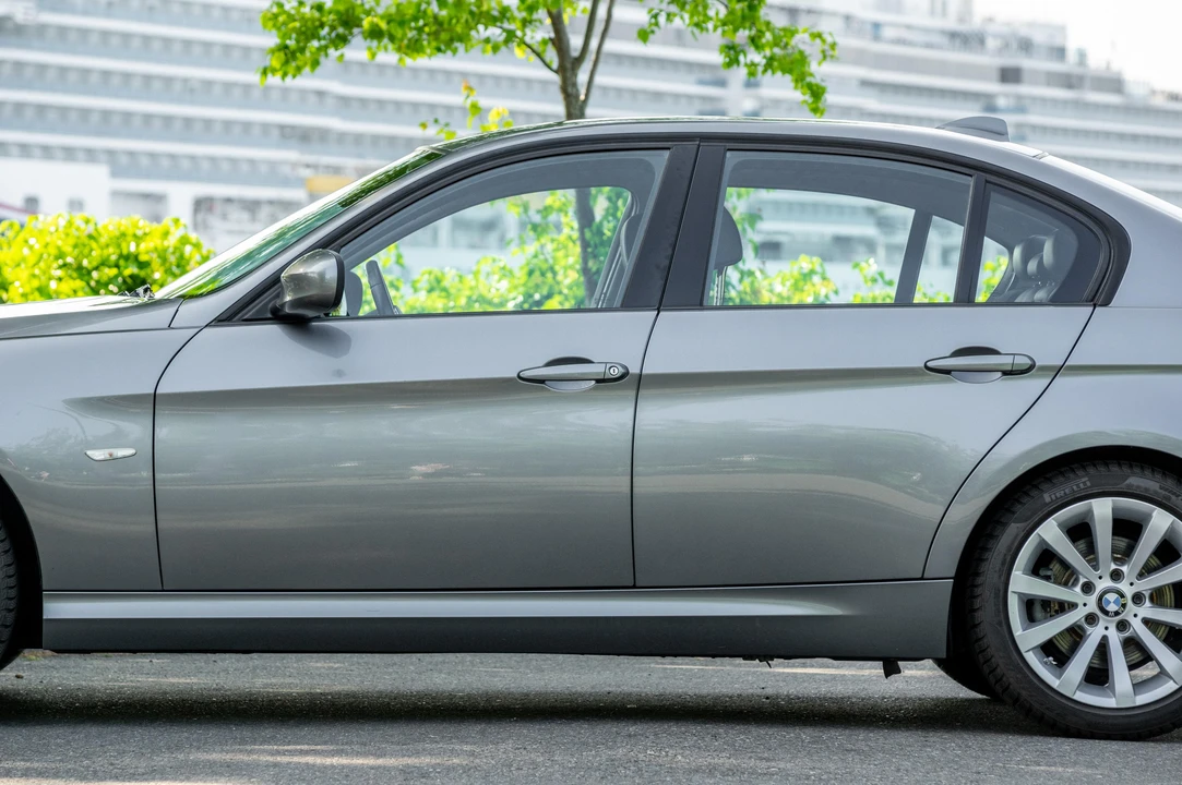 2011 BMW E90 3 Series Sedan - Image 18 of 31