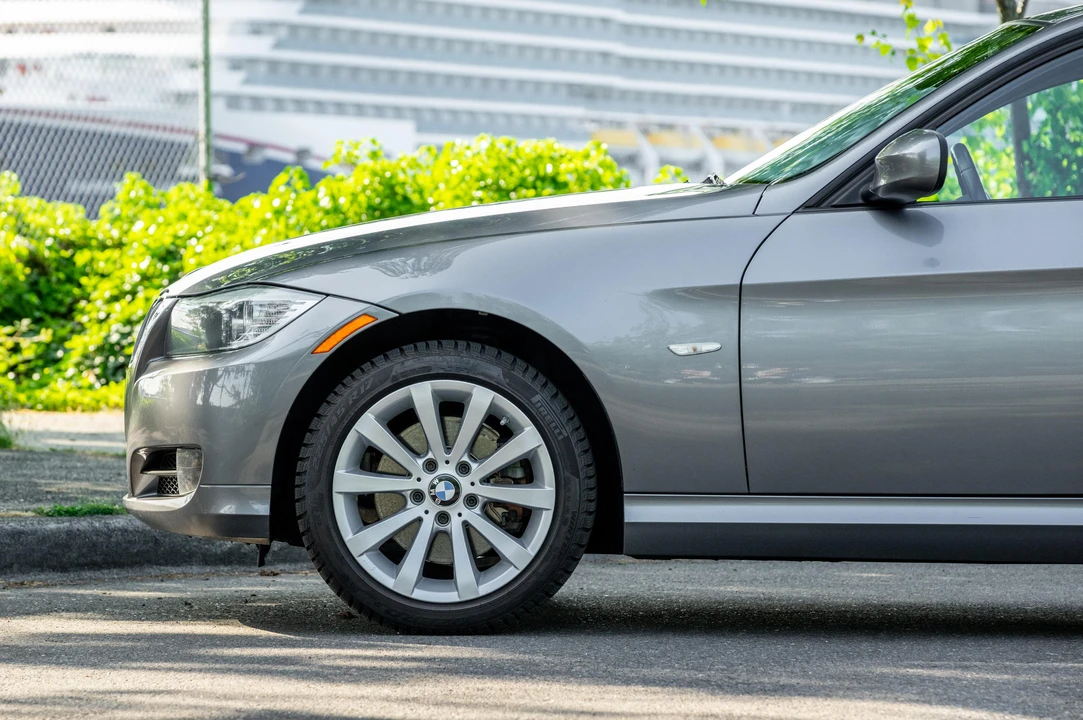 2011 BMW E90 3 Series Sedan - Image 16 of 31