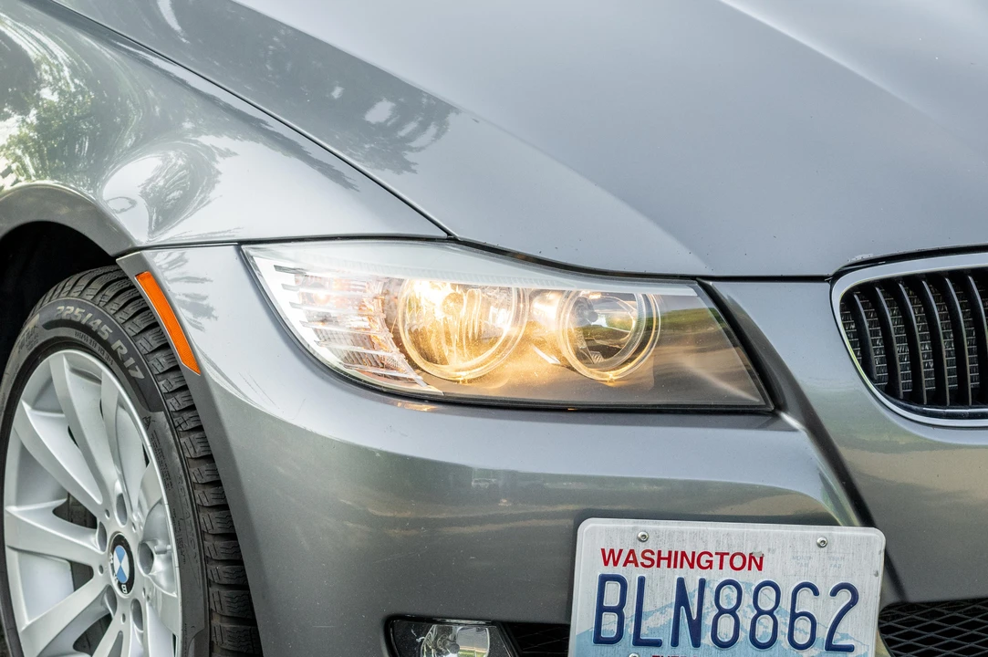 2011 BMW E90 3 Series Sedan - Image 11 of 31