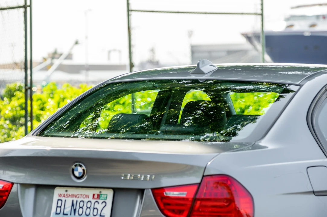 2011 BMW E90 3 Series Sedan - Image 23 of 31