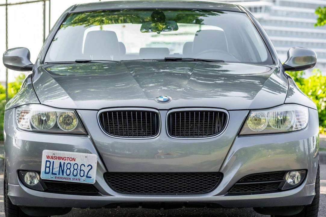 2011 BMW E90 3 Series Sedan - Image 13 of 31