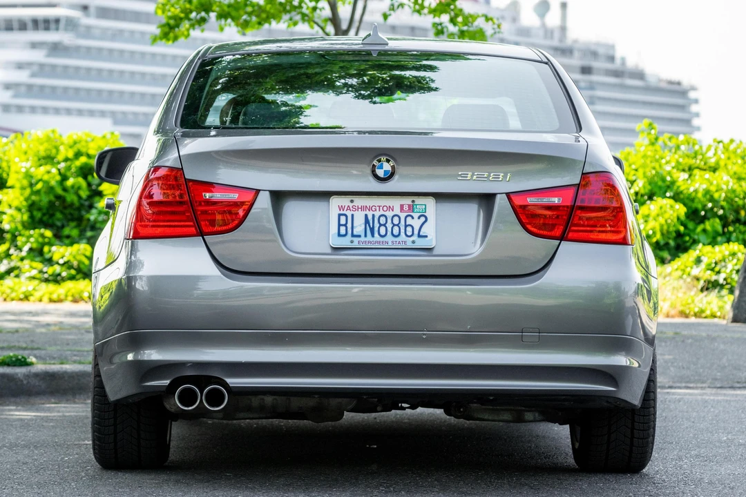 2011 BMW E90 3 Series Sedan - Image 5 of 31