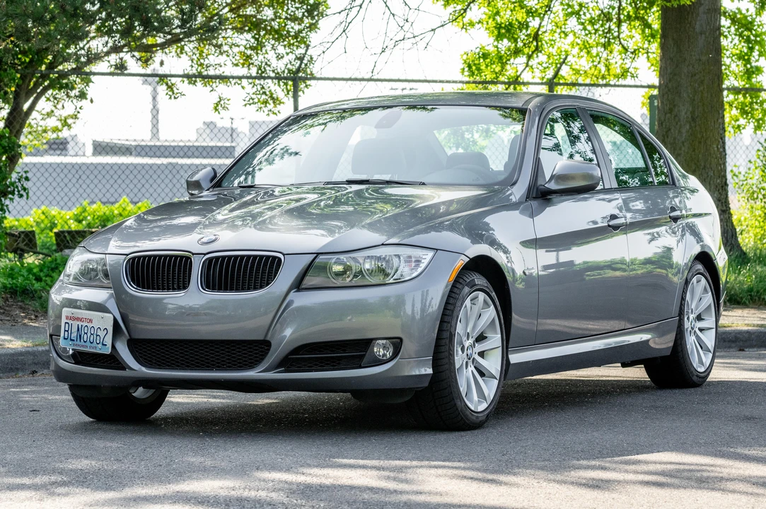 2011 BMW E90 3 Series Sedan - Image 7 of 31