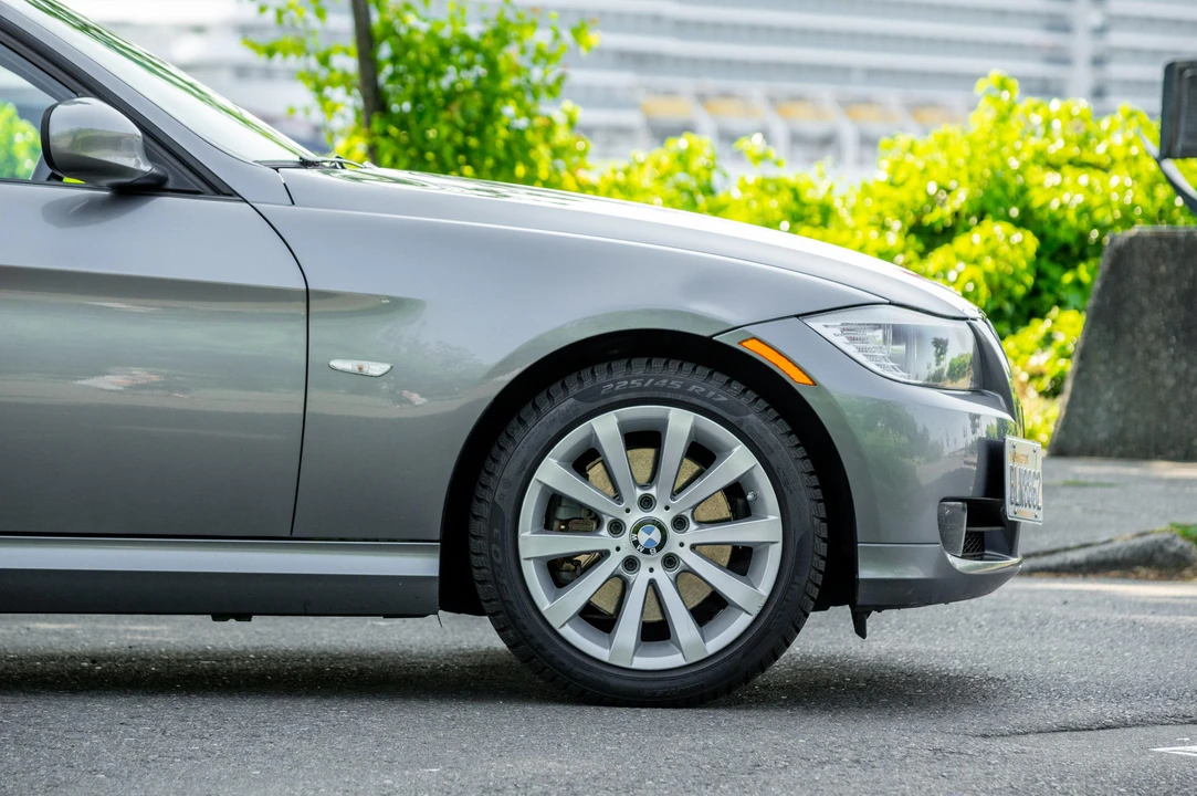 2011 BMW E90 3 Series Sedan - Image 27 of 31