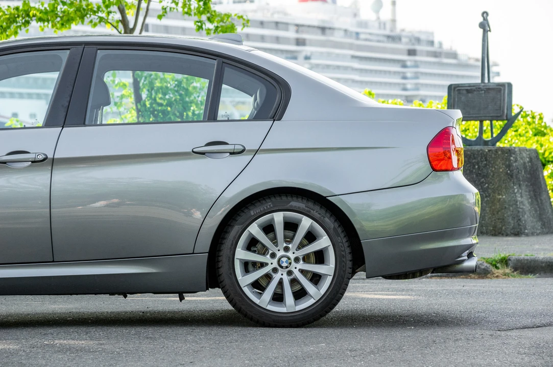 2011 BMW E90 3 Series Sedan - Image 19 of 31