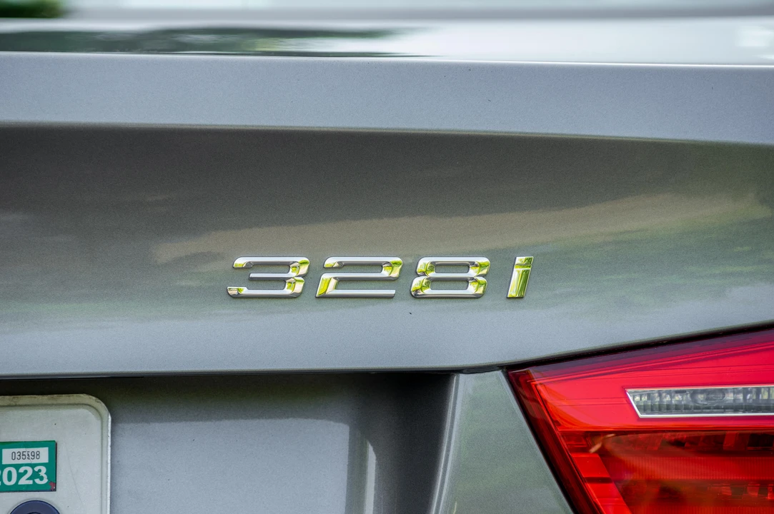 2011 BMW E90 3 Series Sedan - Image 22 of 31