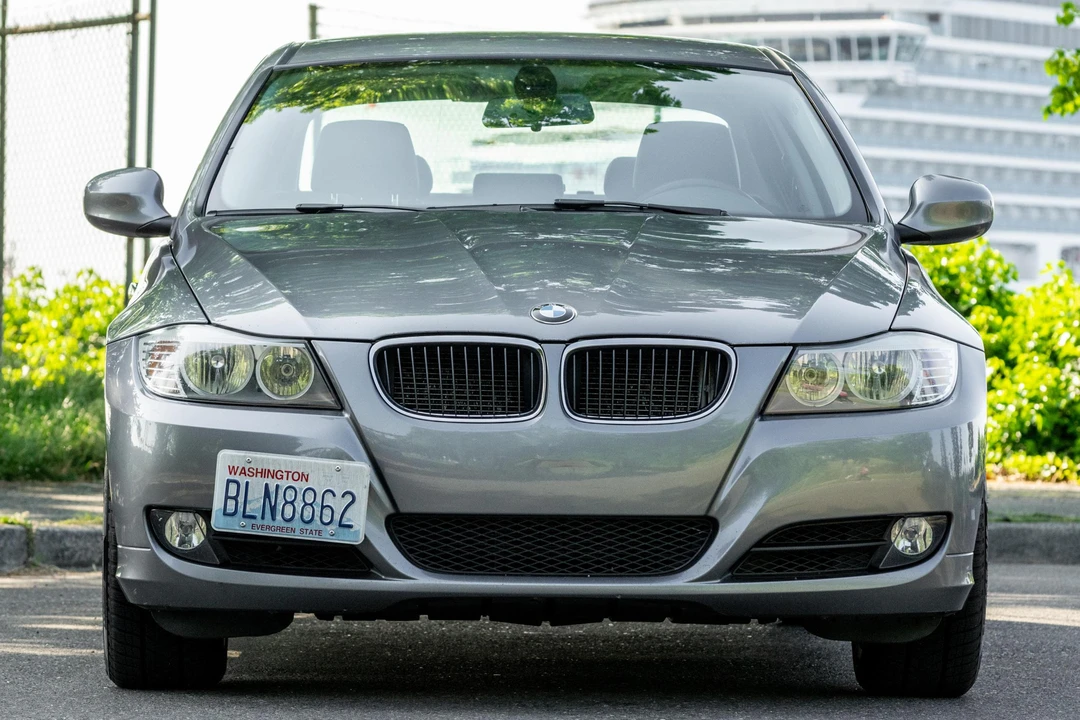 2011 BMW E90 3 Series Sedan - Image 2 of 31