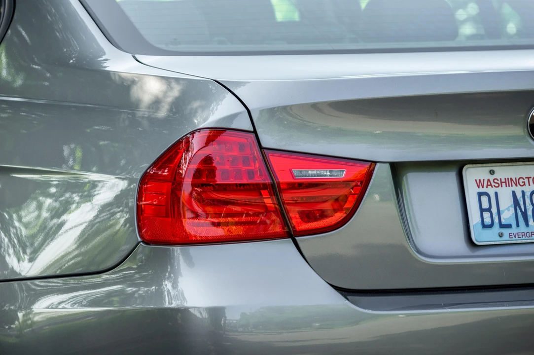2011 BMW E90 3 Series Sedan - Image 20 of 31