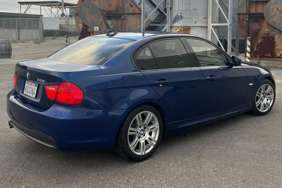 2011 BMW E90 3 Series Sedan - Image 4 of 31