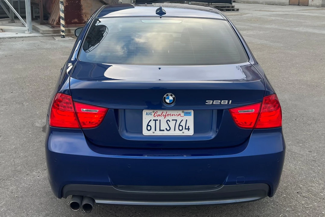2011 BMW E90 3 Series Sedan - Image 5 of 31