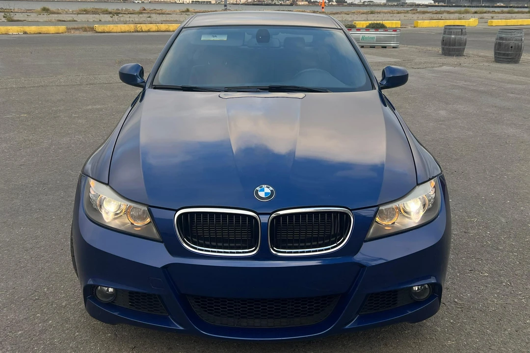 2011 BMW E90 3 Series Sedan - Image 2 of 31