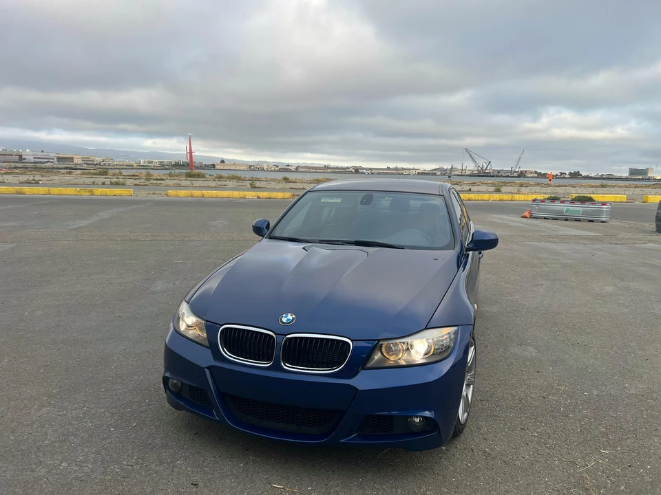 2011 BMW E90 3 Series Sedan - Image 9 of 31