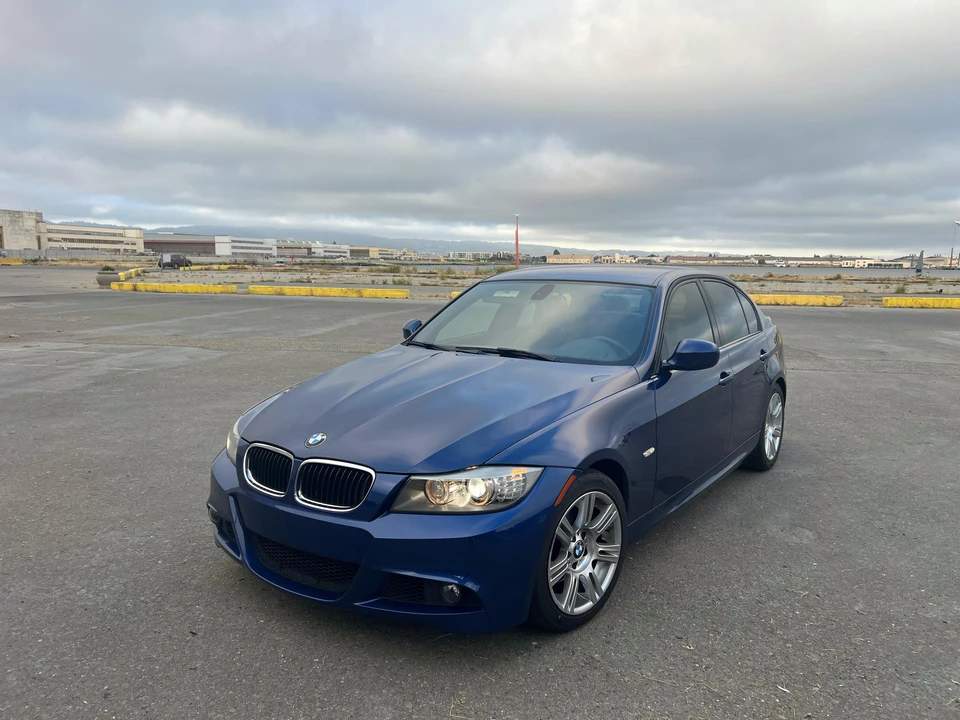 2011 BMW E90 3 Series Sedan - Image 10 of 31