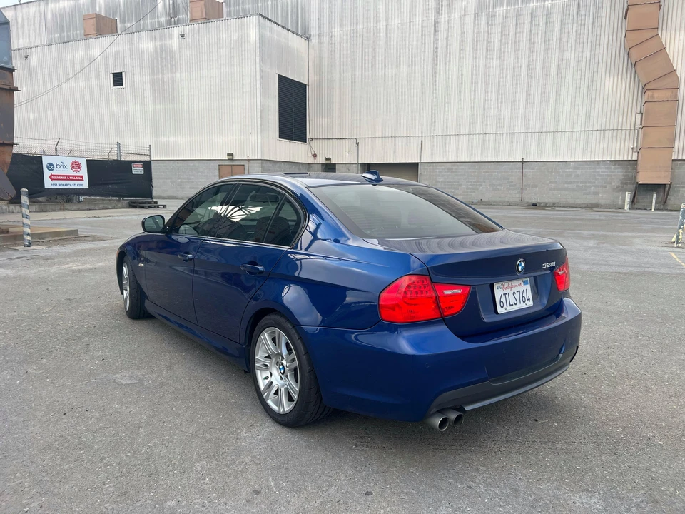 2011 BMW E90 3 Series Sedan - Image 14 of 31