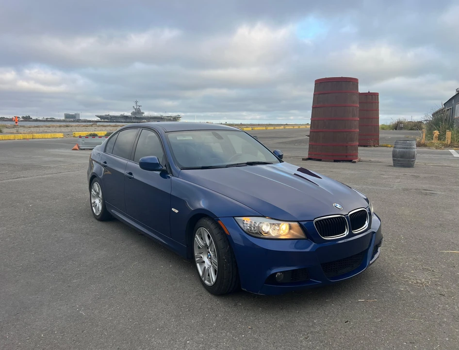 2011 BMW E90 3 Series Sedan - Image 19 of 31