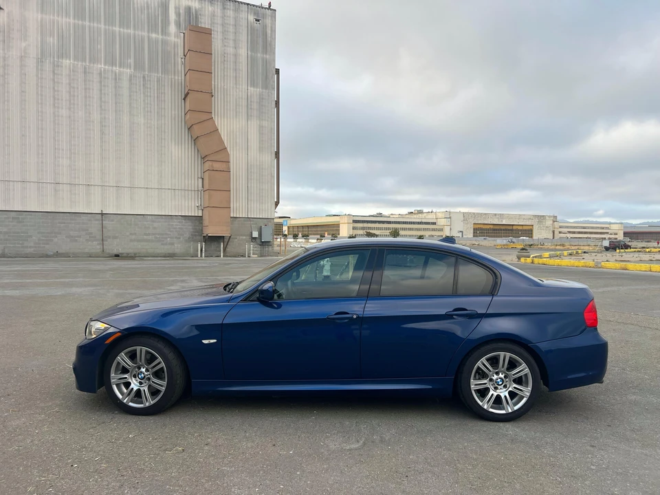 2011 BMW E90 3 Series Sedan - Image 12 of 31