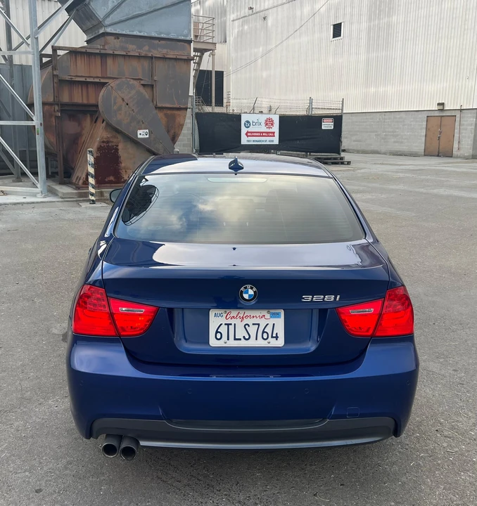 2011 BMW E90 3 Series Sedan - Image 15 of 31