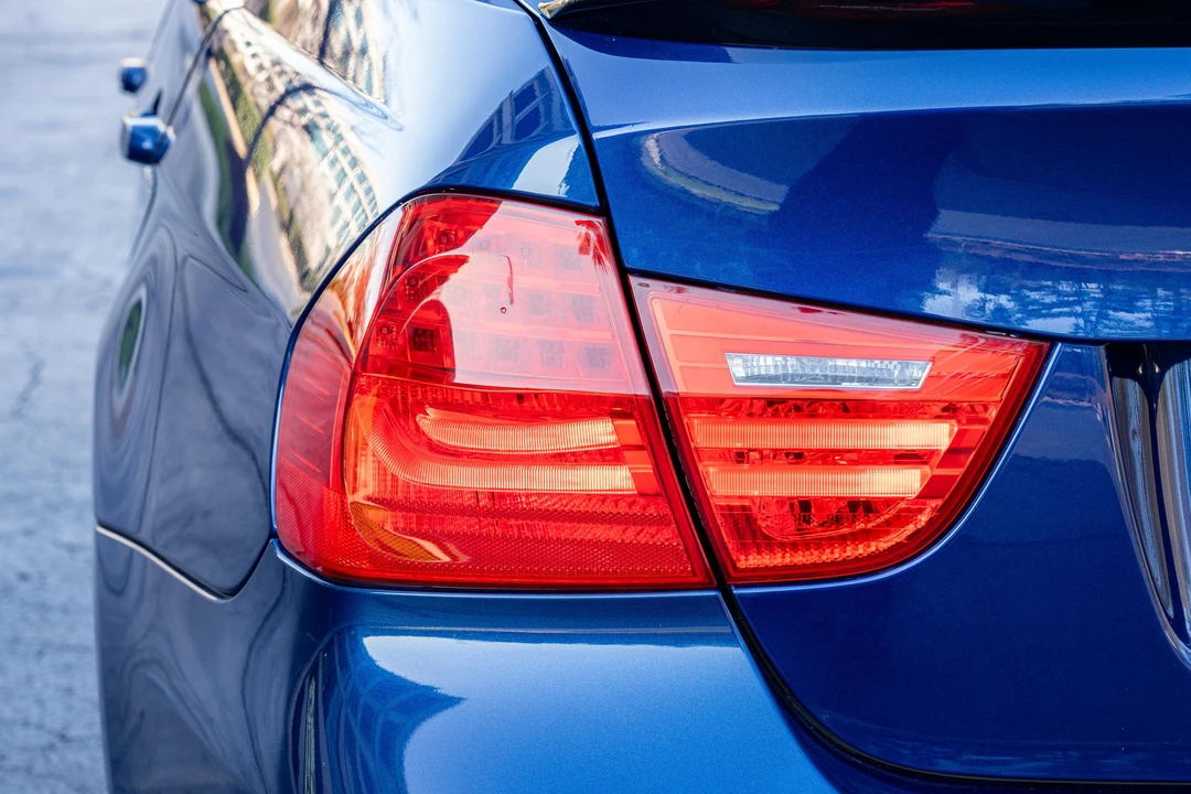 2011 BMW E90 3 Series Sedan - Image 26 of 31