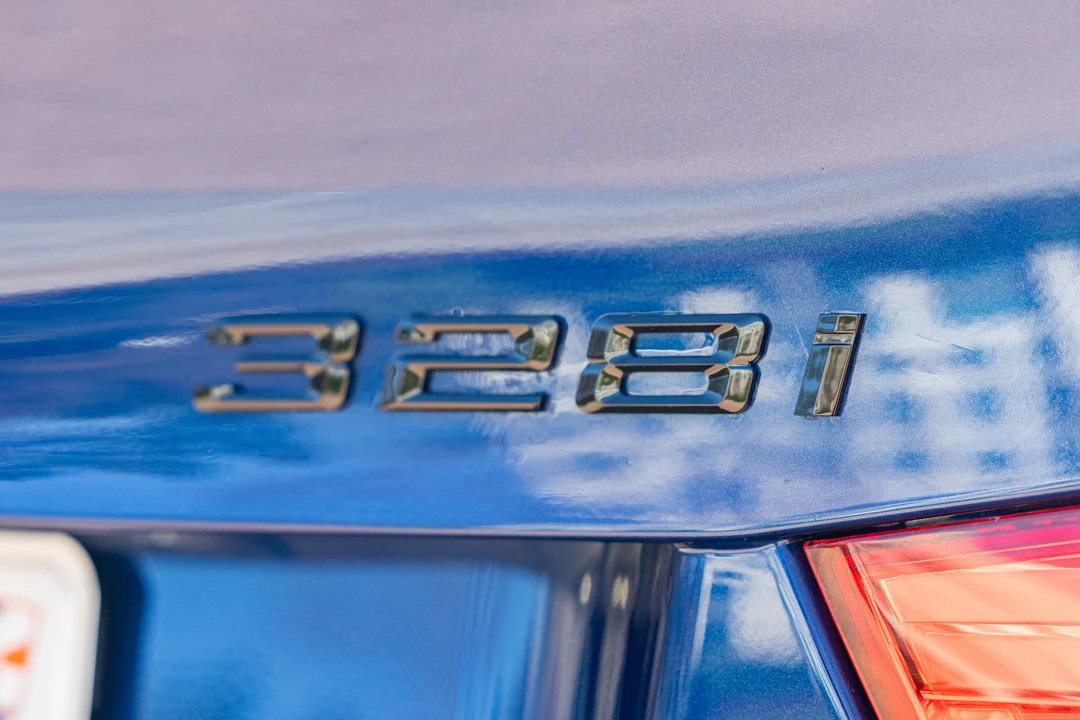 2011 BMW E90 3 Series Sedan - Image 27 of 31