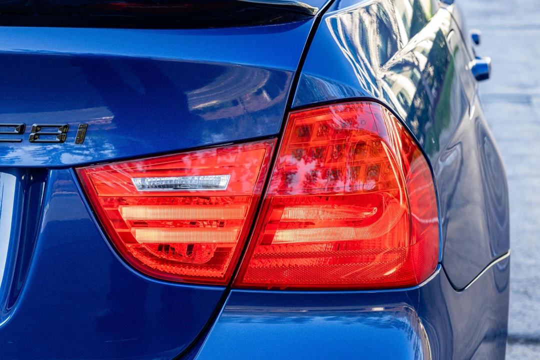 2011 BMW E90 3 Series Sedan - Image 28 of 31