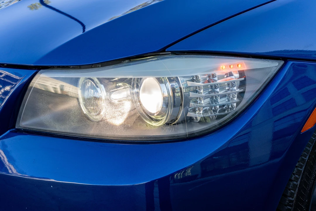 2011 BMW E90 3 Series Sedan - Image 15 of 31