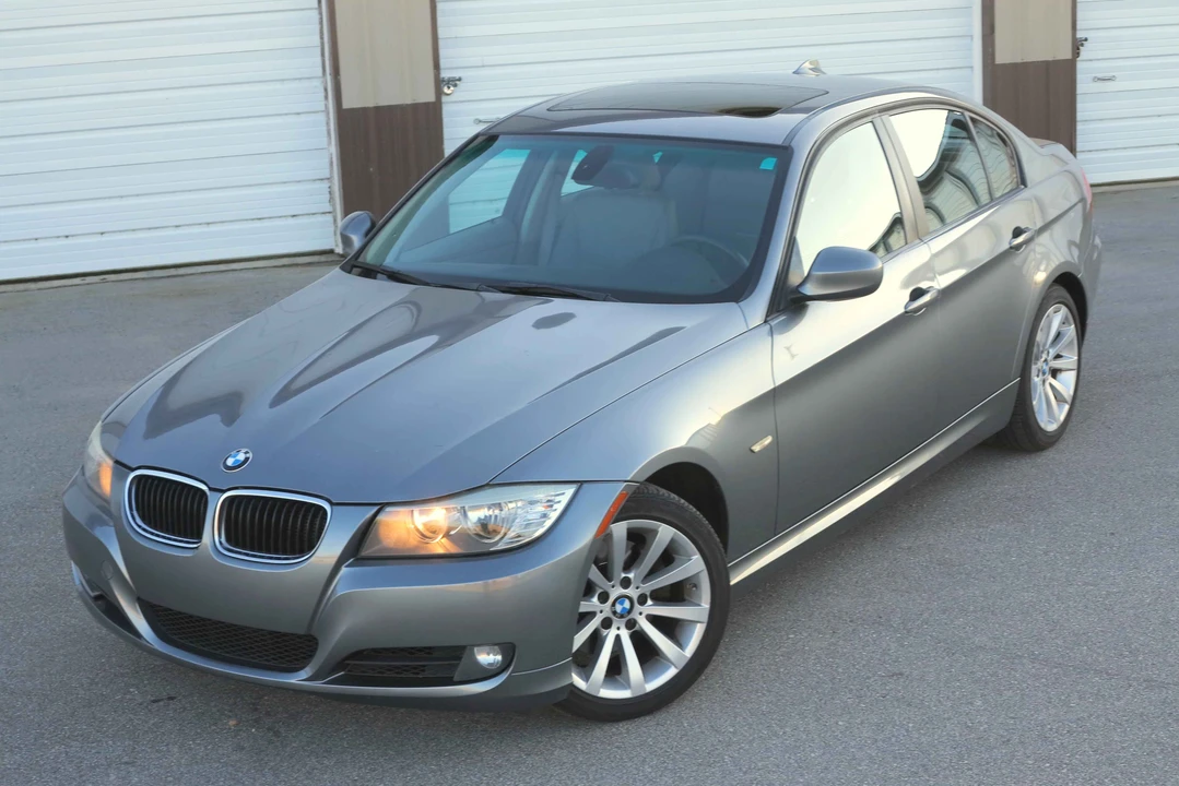 2011 BMW E90 3 Series Sedan - Image 2 of 31