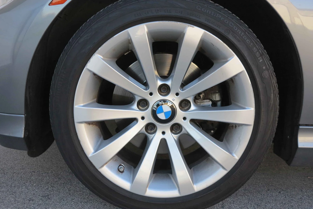 2011 BMW E90 3 Series Sedan - Image 21 of 31