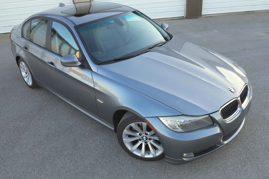 2011 BMW E90 3 Series Sedan - Image 5 of 31