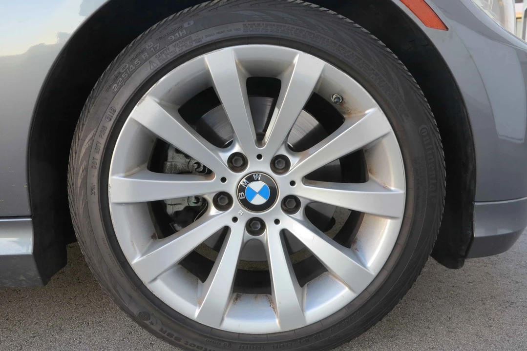 2011 BMW E90 3 Series Sedan - Image 20 of 31