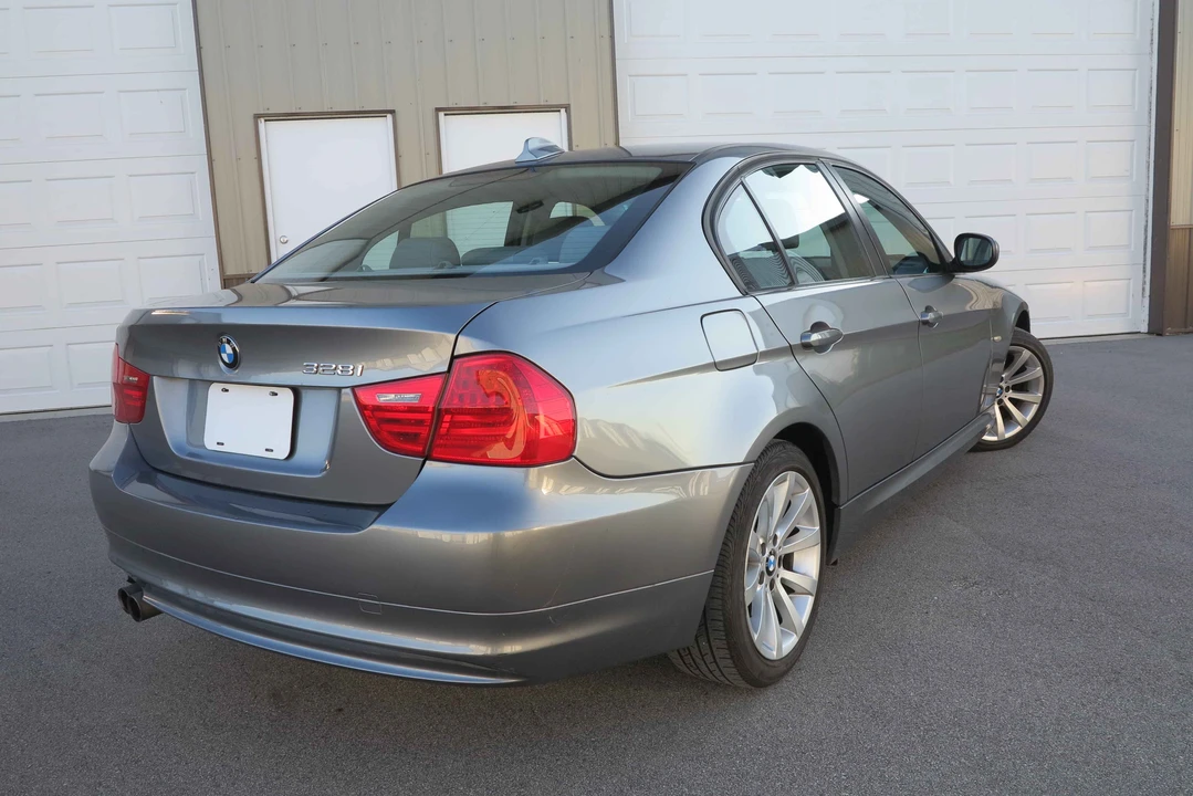2011 BMW E90 3 Series Sedan - Image 8 of 31