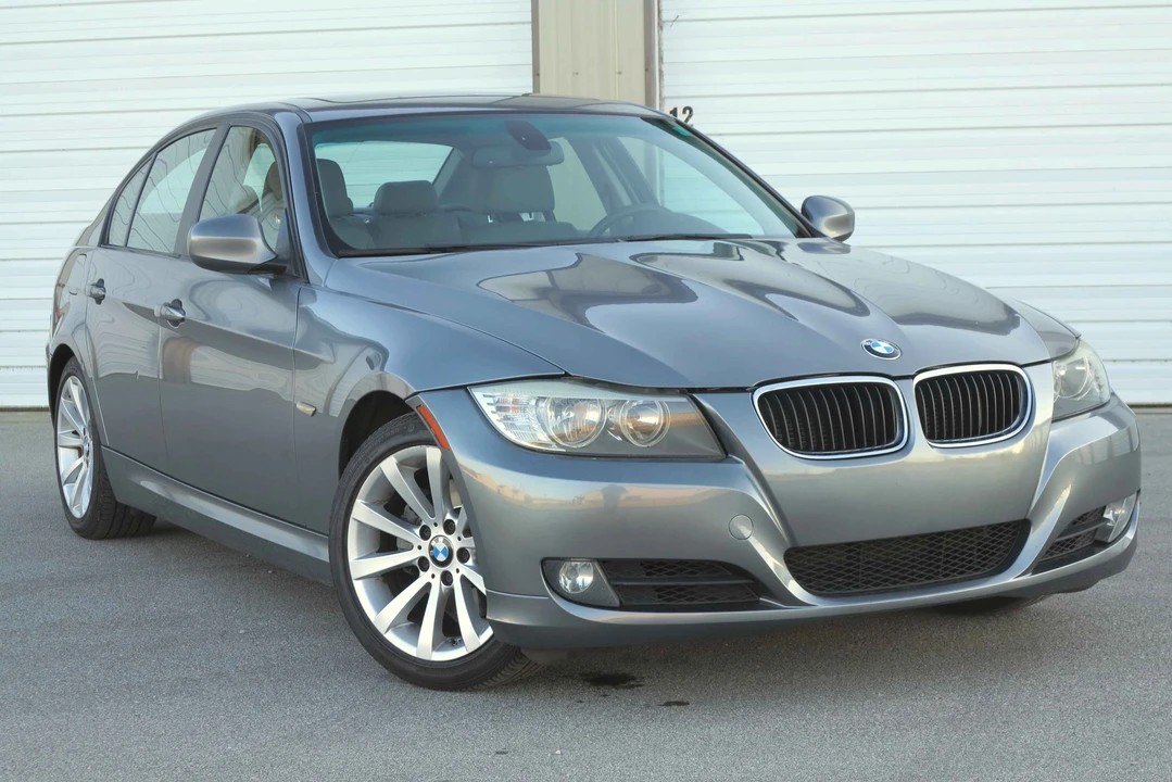 2011 BMW E90 3 Series Sedan - Image 4 of 31