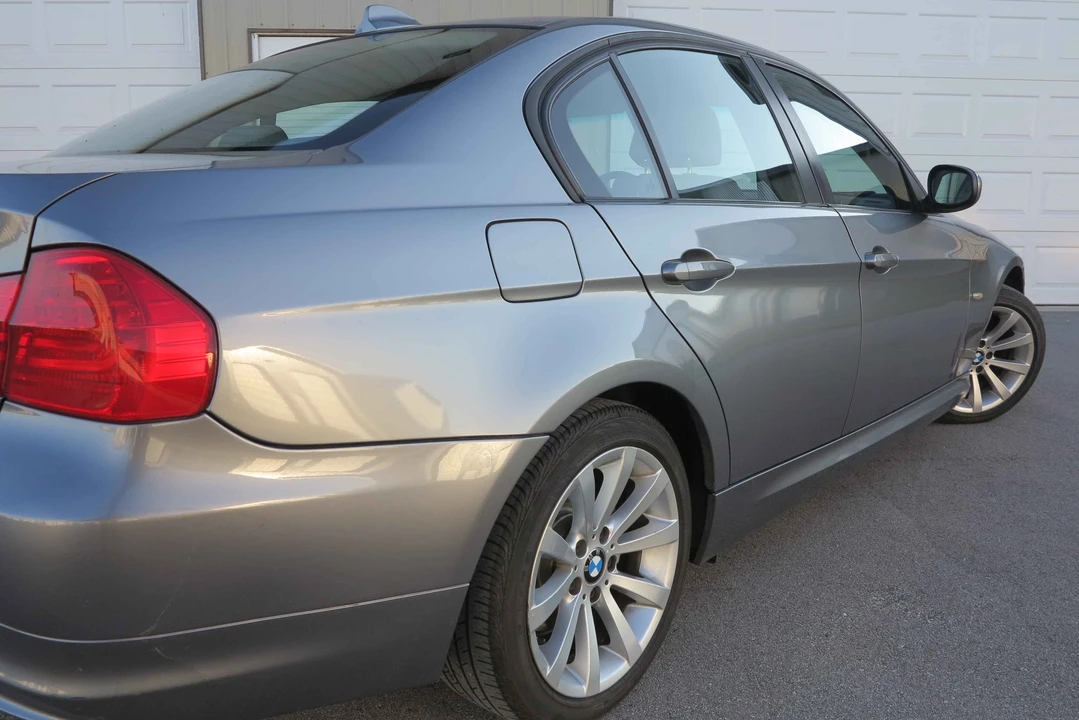 2011 BMW E90 3 Series Sedan - Image 16 of 31
