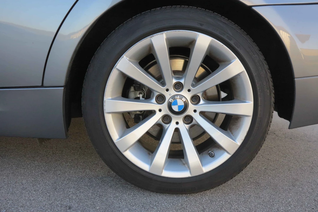 2011 BMW E90 3 Series Sedan - Image 22 of 31