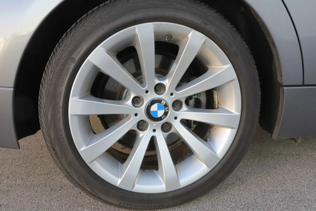 2011 BMW E90 3 Series Sedan - Image 19 of 31