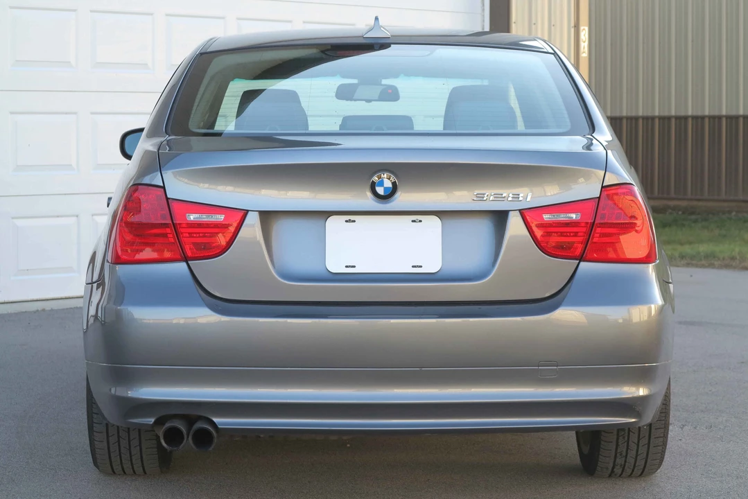 2011 BMW E90 3 Series Sedan - Image 9 of 31