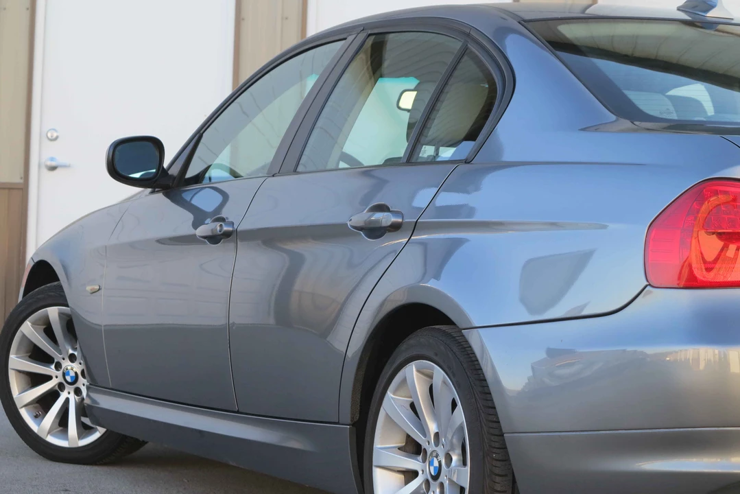 2011 BMW E90 3 Series Sedan - Image 13 of 31