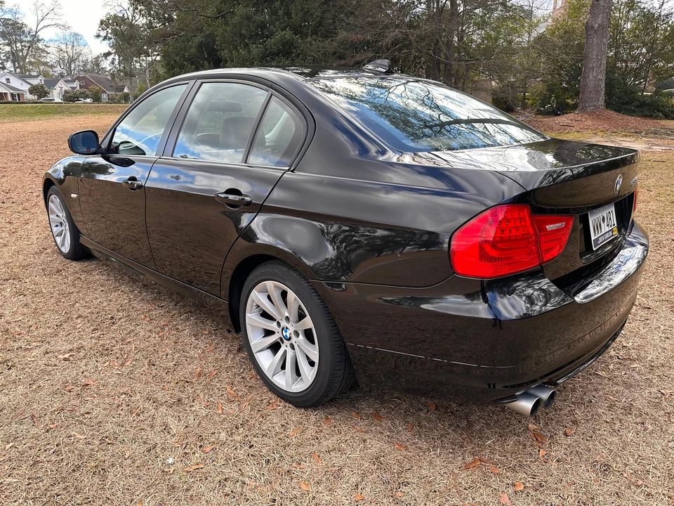 2011 BMW E90 3 Series Sedan - Image 11 of 31