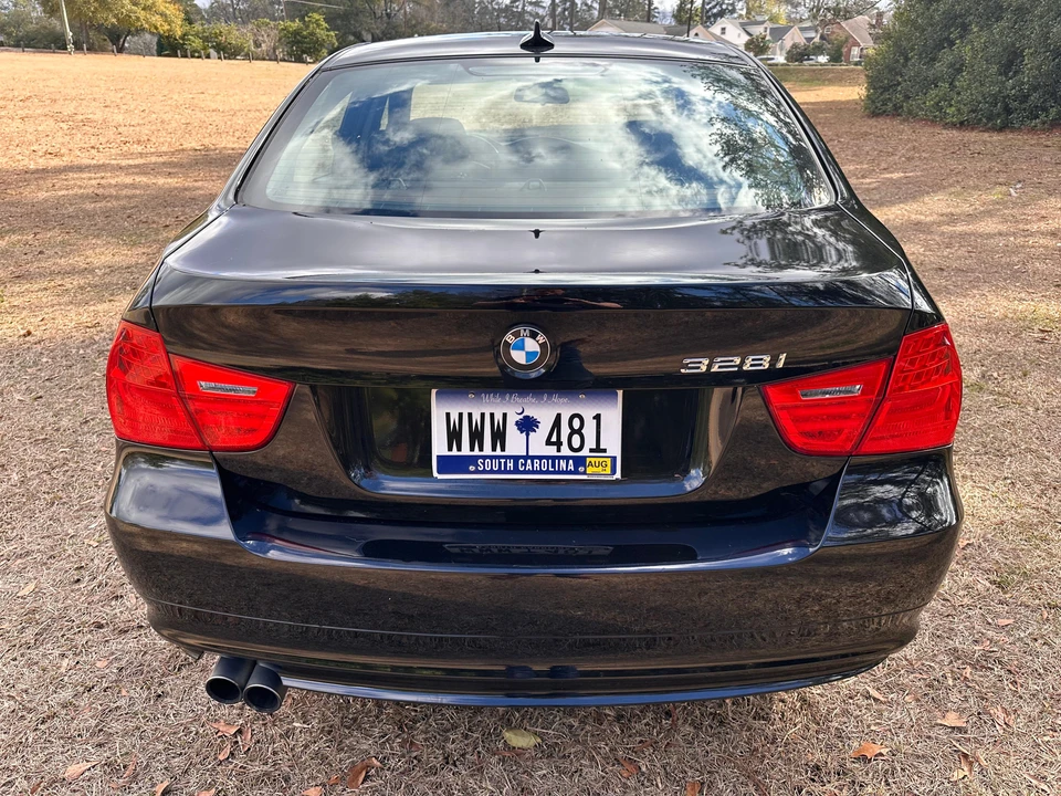 2011 BMW E90 3 Series Sedan - Image 13 of 31