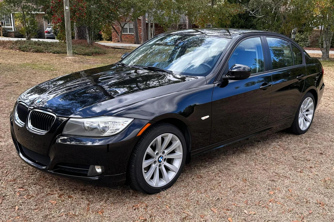 2011 BMW E90 3 Series Sedan - Image 3 of 31
