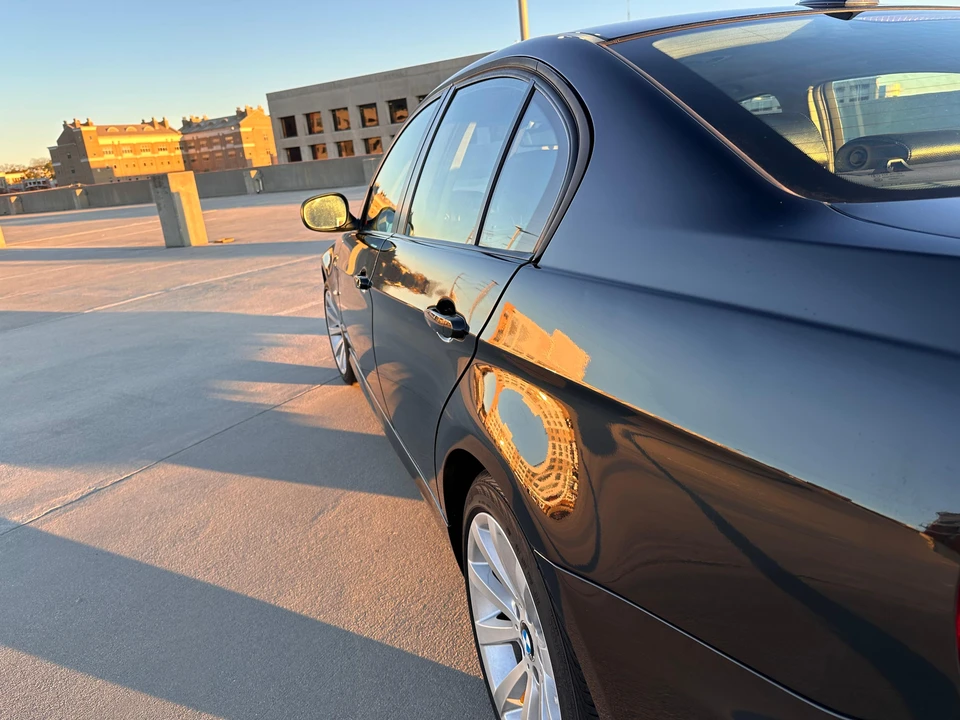2011 BMW E90 3 Series Sedan - Image 21 of 31