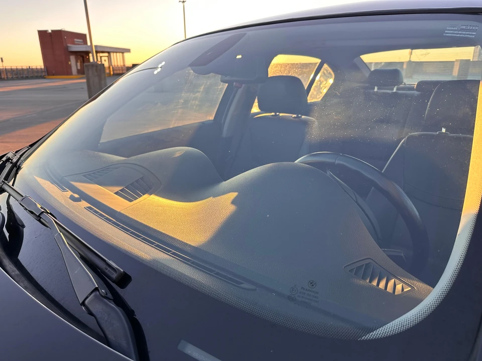 2011 BMW E90 3 Series Sedan - Image 19 of 31