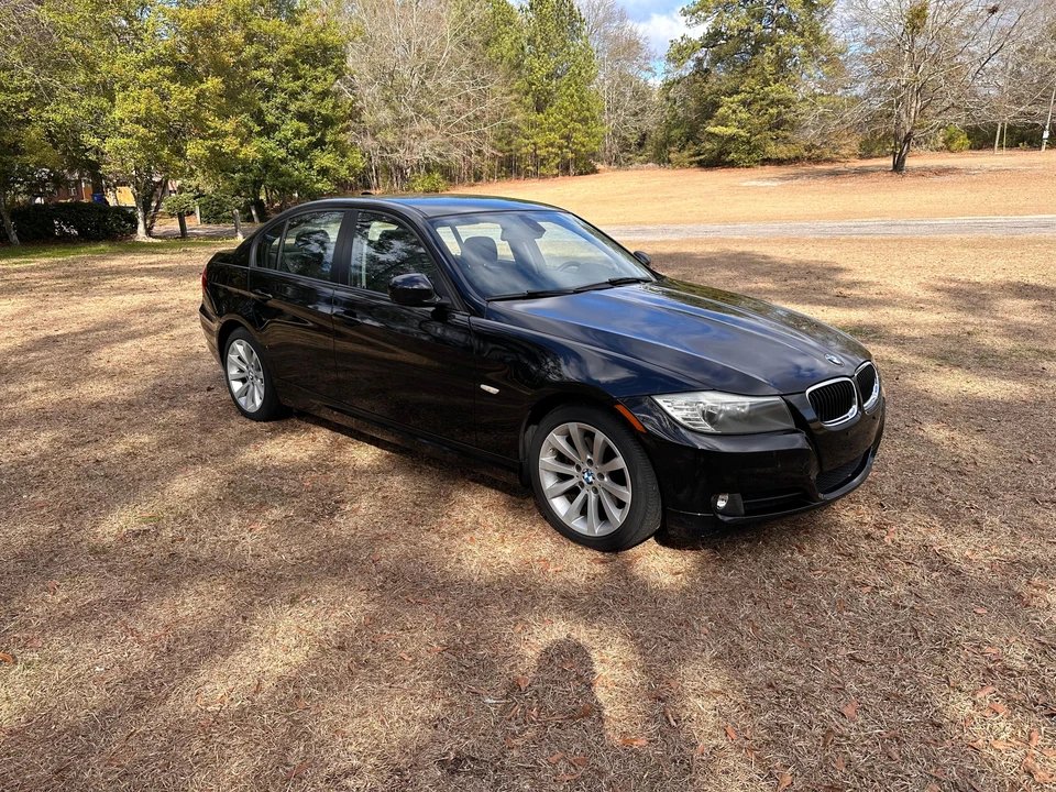 2011 BMW E90 3 Series Sedan - Image 17 of 31