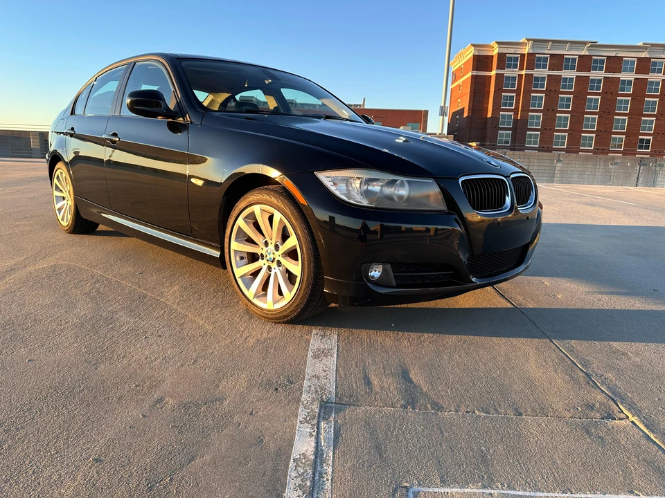 2011 BMW E90 3 Series Sedan - Image 18 of 31